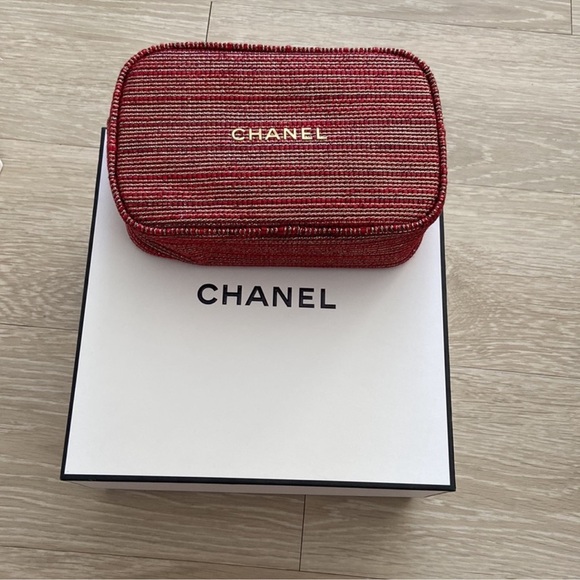 CHANEL Limited Edition Tweed makeup Bag in Red - Picture 9 of 9